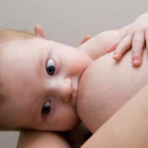 Γιατί τα μωρά μοιάζουν πιο ικανοποιημένα με το ξένο γάλα;