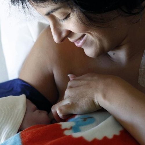 Πώς μπορεί ο θηλασμός να βοηθήσει το πρόωρο μωρό